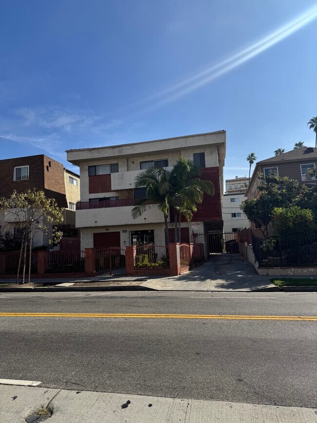 Foto del edificio - 142 S Normandie Ave