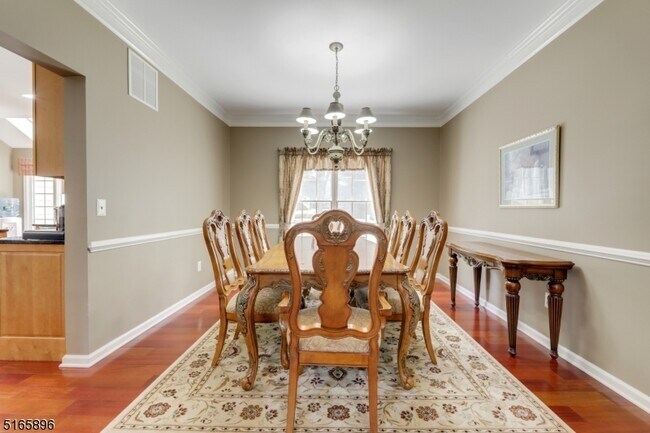Building Photo - 11 Watchung Dr