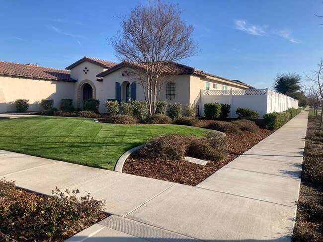 Building Photo - 12727 Medallion Dr
