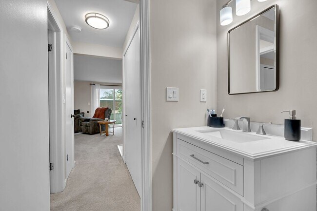 Foto del edificio - 225 Charter Oaks Dr
