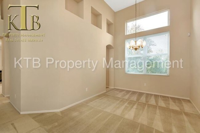 Foto del edificio - Nice 4 Bedroom home in Elk Grove