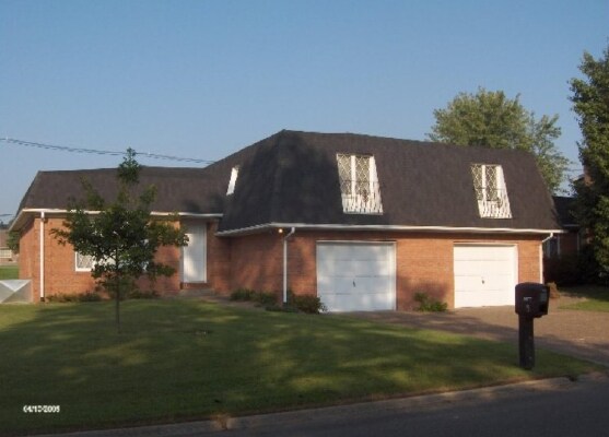 Building Photo - 5055-5098 Kenwood Dr