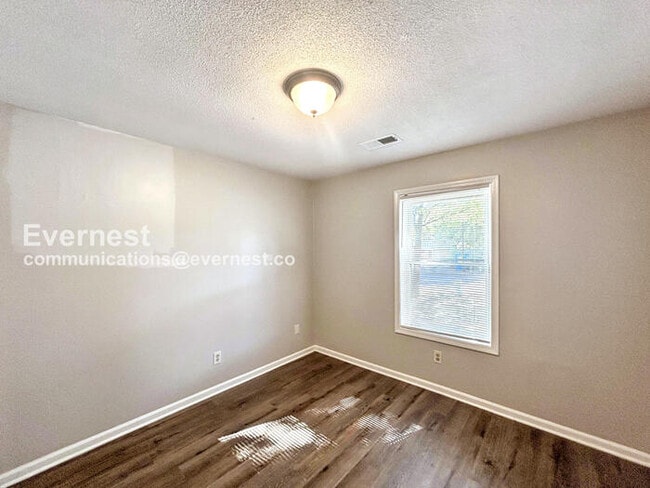 Foto del edificio - 1582 Custer Dr