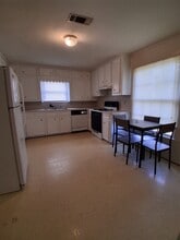 Building Photo - 204 Holderrieth Blvd