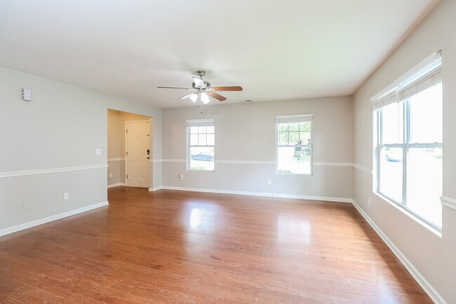 Foto del edificio - 1005 Joselynn Drive