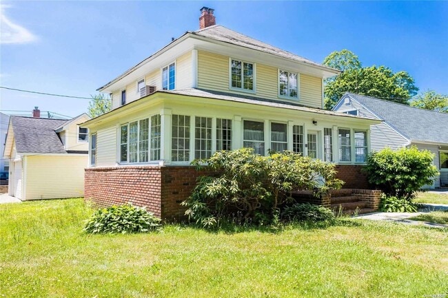 Building Photo - 31 Hiawatha Dr