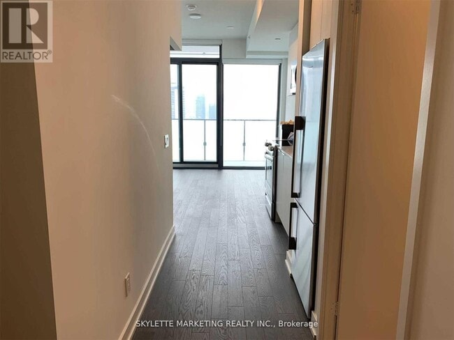 Building Photo - 25 Richmond St E