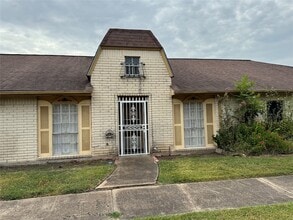 Building Photo - 12147 Sharpview Dr