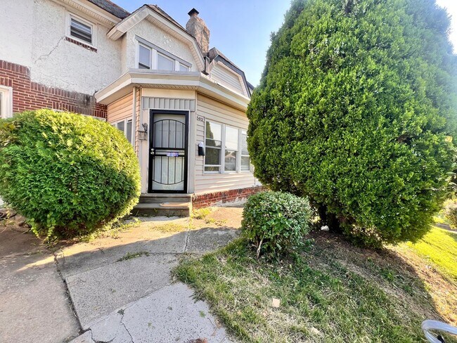 Foto del edificio - Enormous 3 Bedroom Townhome with Garage, D...