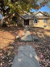 Building Photo - 751 W Sherwood Dr