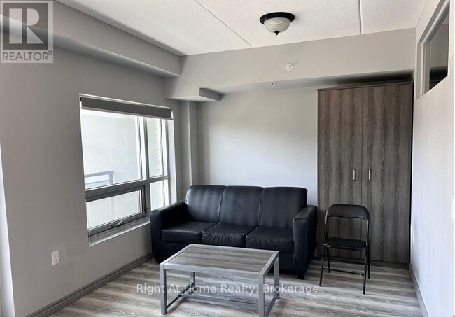 Building Photo - 275 Larch St