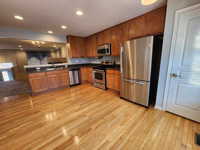 Building Photo - 1137 Reserve Dr