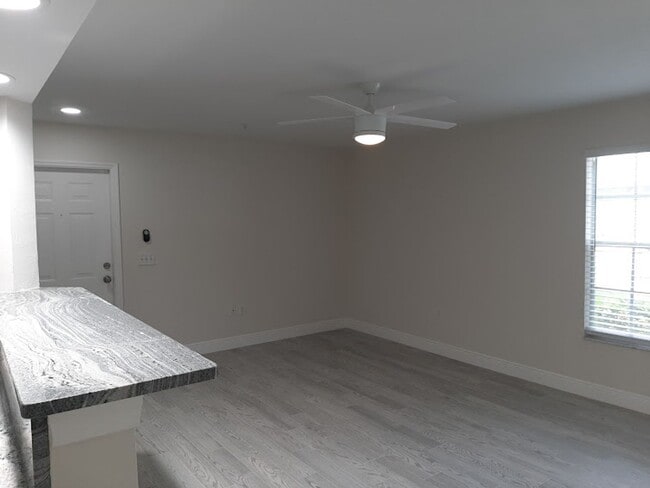 Building Photo - 1769 Four Mile Cove Pkwy