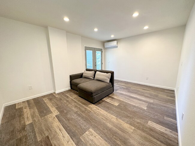 Building Photo - 6141 Kinney Creek Rd