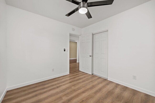 Building Photo - 6233-6235 Dorothy Dr