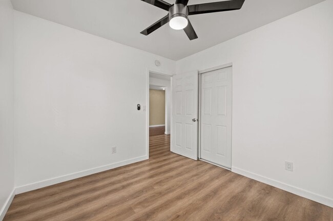 Foto del edificio - 6233-6235 Dorothy Dr