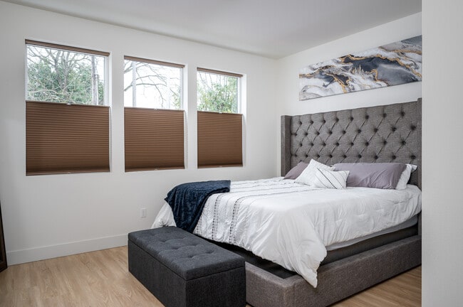 Foto del edificio - 1224 W 24th St