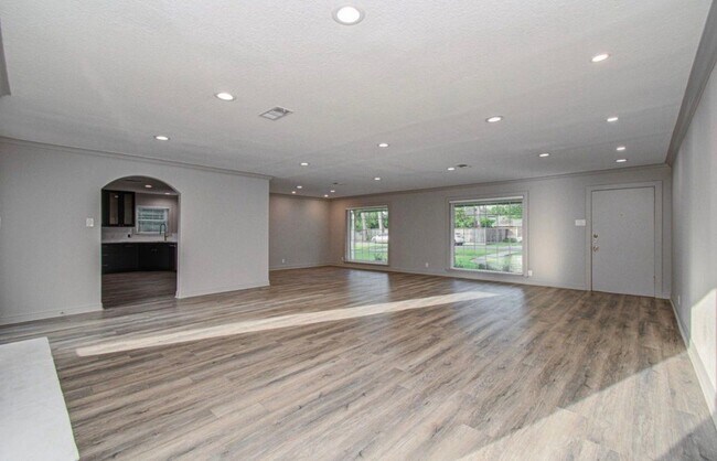 Building Photo - 1801 Benbow Wy
