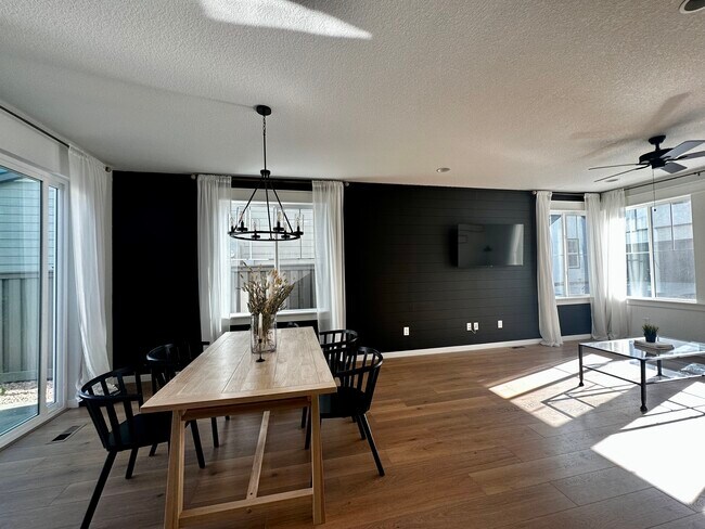 Building Photo - 5886 Spring Breeze Dr