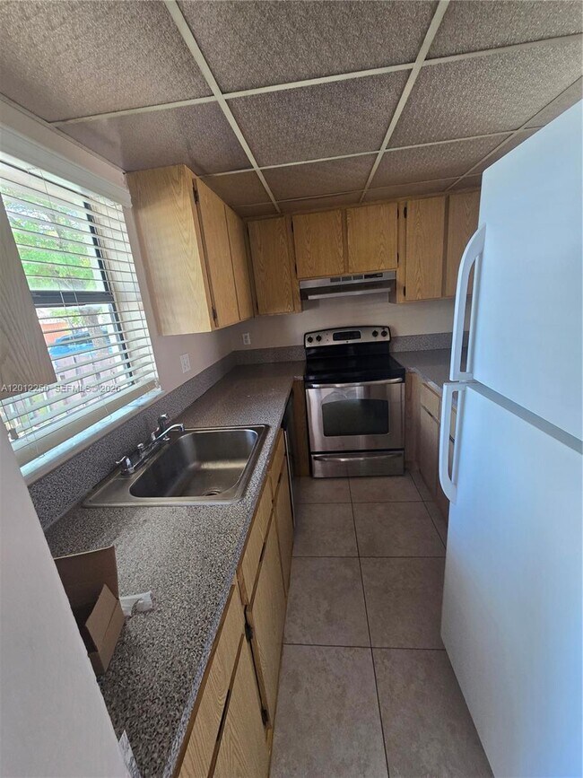 Building Photo - 1630 Sandpiper Blvd