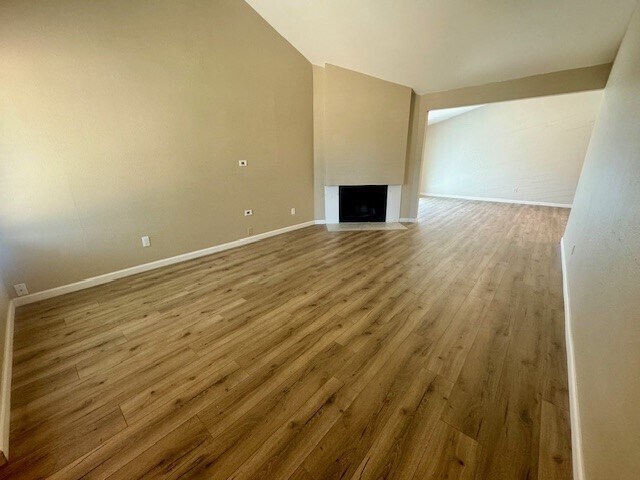 Building Photo - Newly renovated 2 bedroom 2 bath