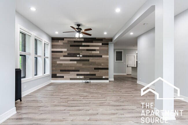 Foto del edificio - 1062 W Glenlake Ave