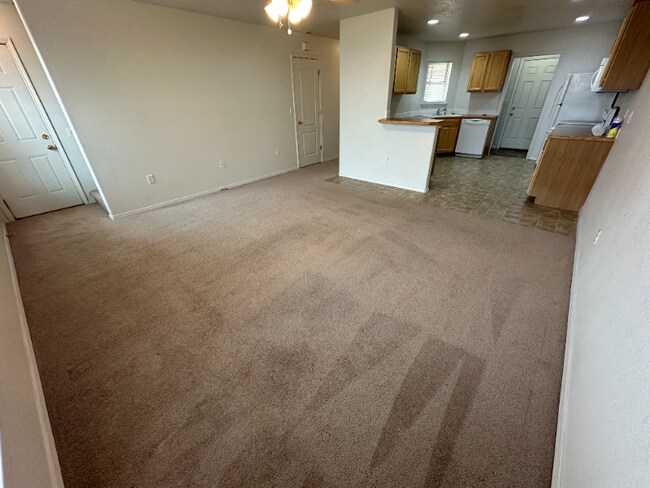 Building Photo - 116-118 NE Lotus Ct