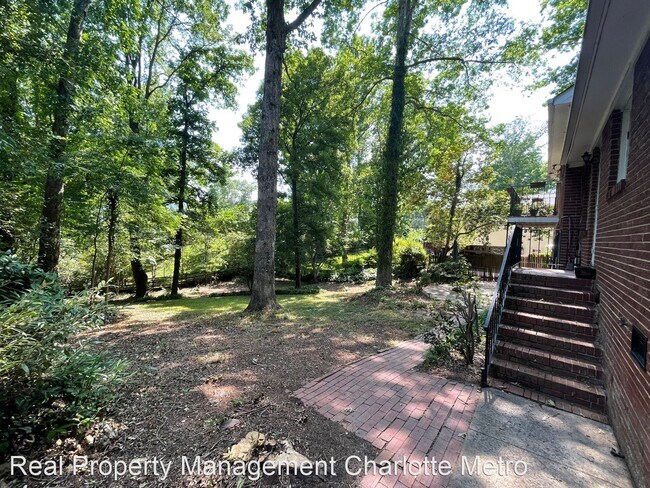 Foto del edificio - 3 br, 3 bath House - 1124 Linda Lane
