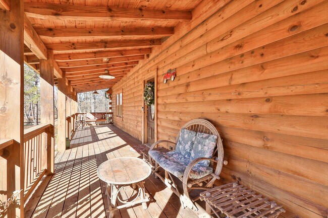 Foto del edificio - 592 Gordon Rd