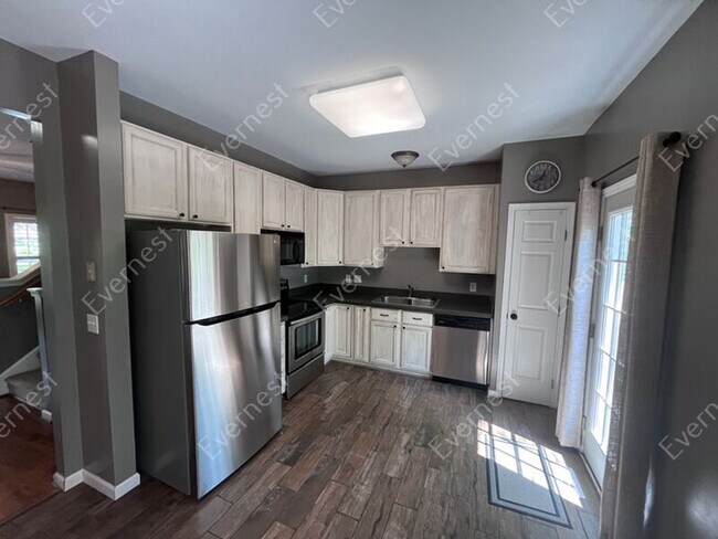 Foto del edificio - 686 Huffine Manor Cir