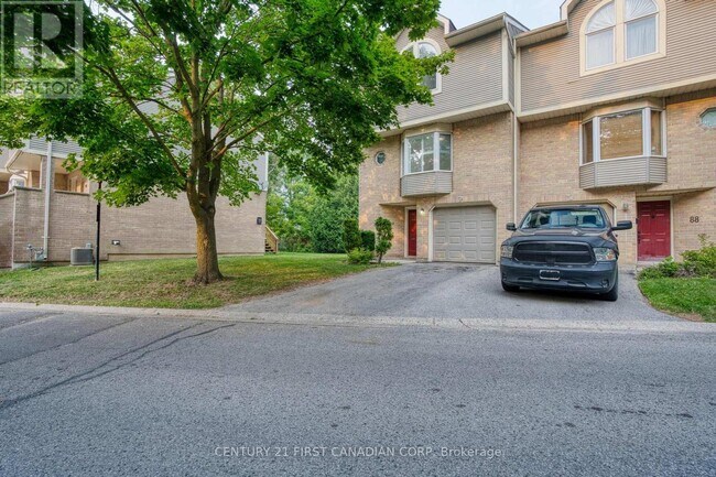 Building Photo - 9 Ailsa Pl