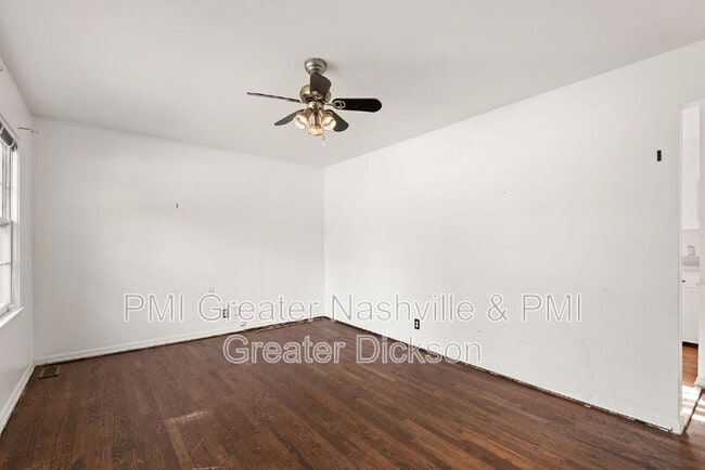 Foto del edificio - 111 River Rd