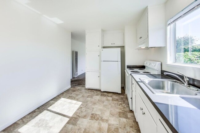 Building Photo - Spacious 2 Bed 1 Bath in San Leandro!