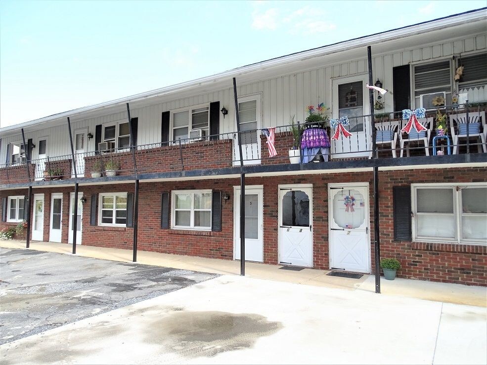 235 S 2nd St Unit 7, Womelsdorf, PA 19567 Room for Rent in Womelsdorf