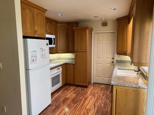 Building Photo - Santa Clara- Park Villas-Single story unit...