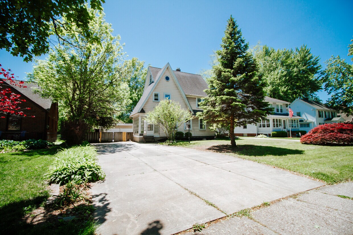 Primary Photo - 2171 Eastbrook Dr