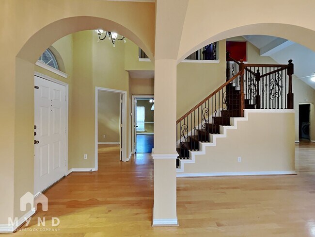 Building Photo - 102 Elm Fork Dr