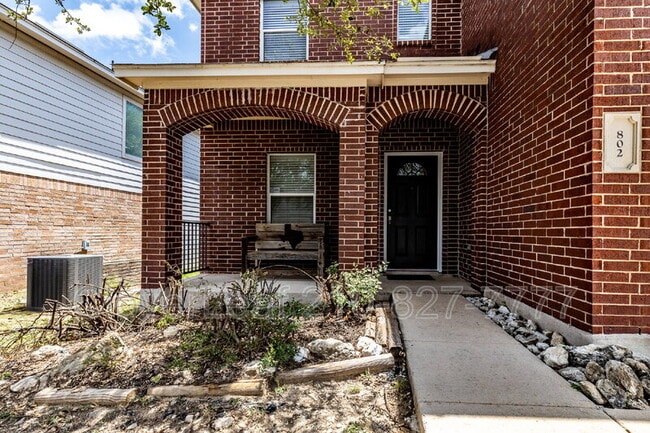 Building Photo - 802 Amber Knoll