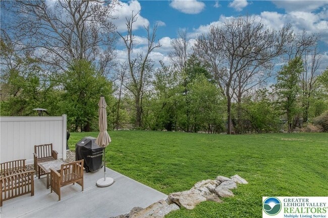 Building Photo - 221 Craig Ave