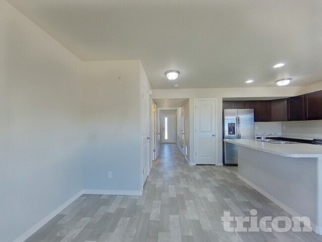 Foto del edificio - 705 Grissom Dr.