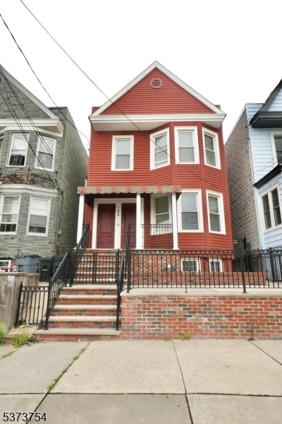 Primary Photo - 38 Gates Ave