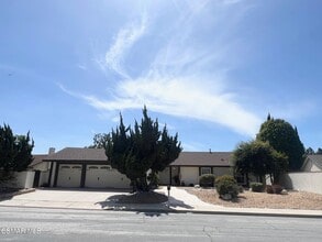 Building Photo - 3271 Rosehill Cir