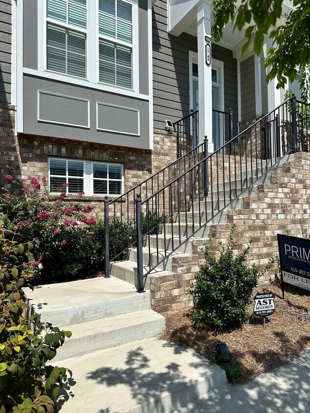 Primary Photo - Carothers Farms Beautiful 4 Bedroom Townhouse