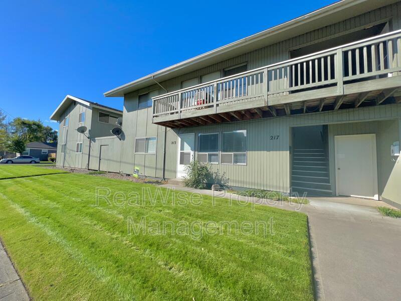 213 NW 7th St, Redmond, OR 97756 Condo for Rent in Redmond, OR