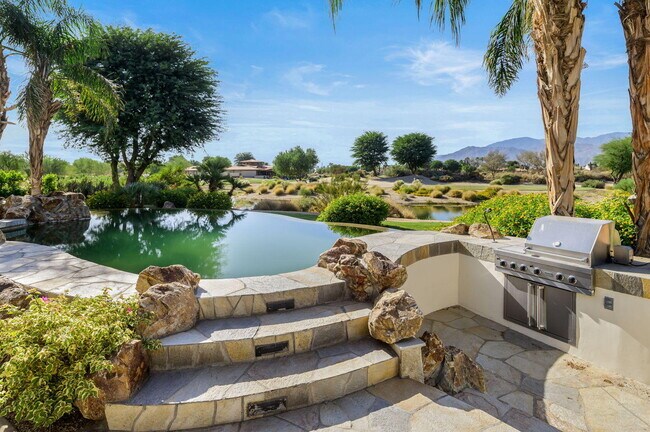 Foto del edificio - 81345 Kingston Heath