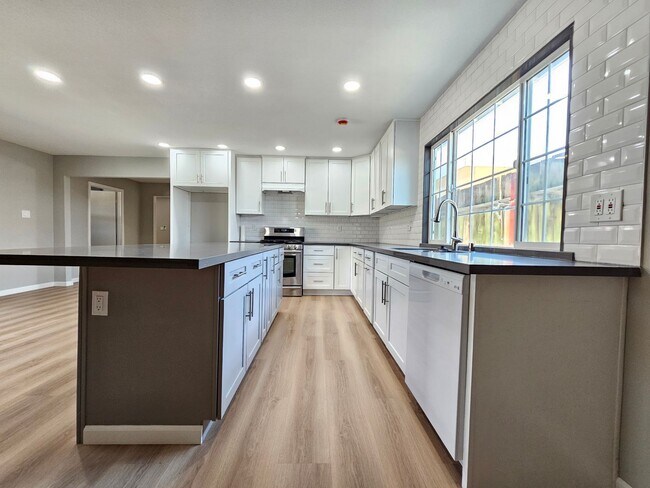 Foto del edificio - Remodeled Home for Rent – Fresh, Modern, and Move-In Ready