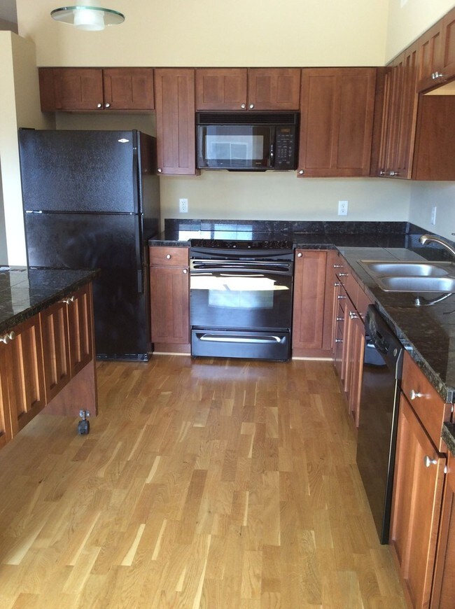 Building Photo - 1057 W Century Dr