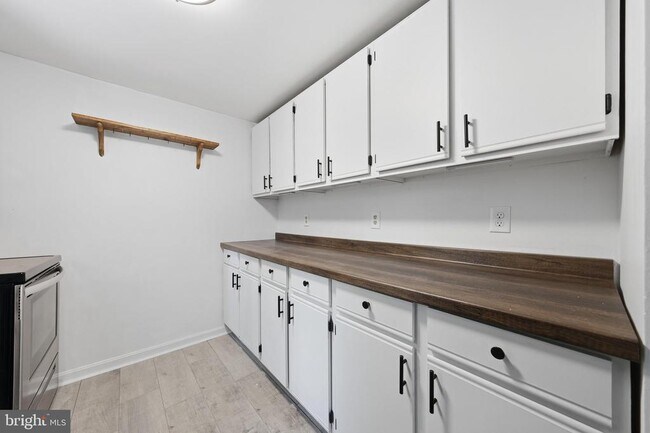 Building Photo - 371 Oak Hill Rd