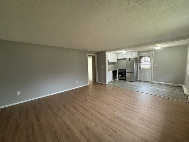 Foto del edificio - 9B White Oak Rd