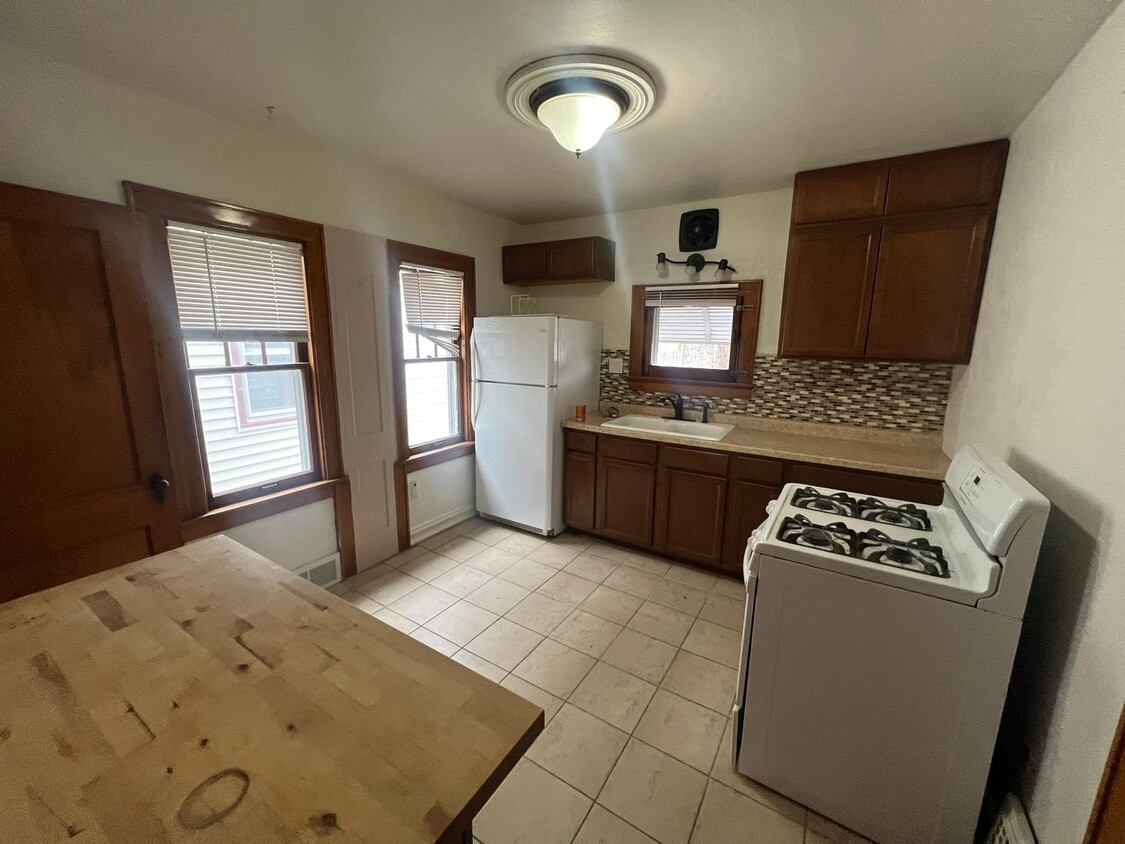 Foto del edificio - 3 Bedroom Single Family Home in West Allis